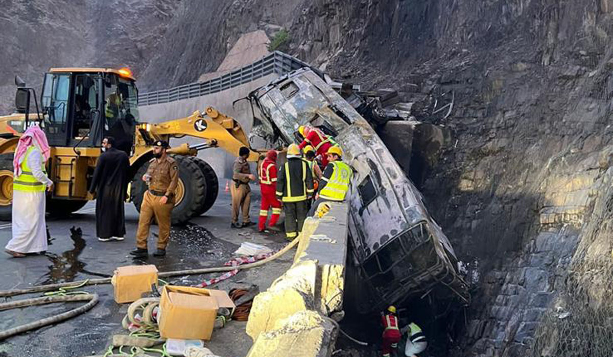 Bus carrying pilgrims to Mecca crashes, 20 dead